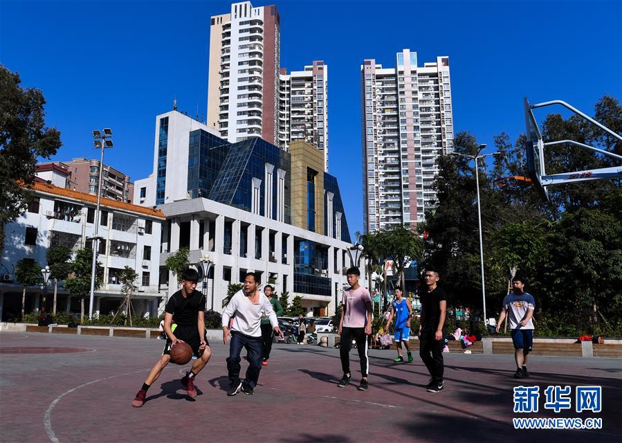 （在習(xí)近平新時代中國特色社會主義思想指引下&mdash;&mdash;新時代新作為新篇章&middot;總書記關(guān)切開放事&middot;圖文互動）（4）以開放作楫 揚創(chuàng)新之帆&mdash;&mdash;深圳&ldquo;先行示范&rdquo;再啟航
