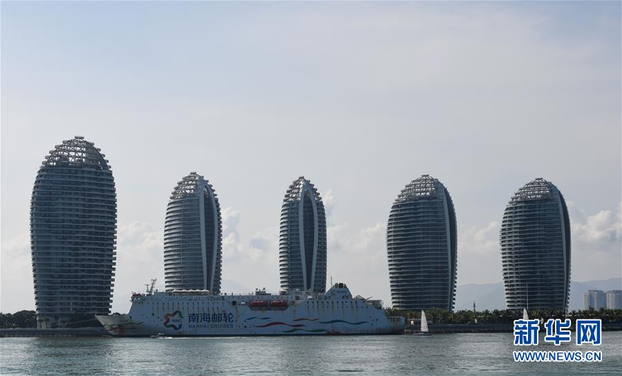 (在習近平新時代中國特色社會主義思想指引下——新時代新作為新篇章·總書記關切開放事·圖文互動)(9)開放的故事講不完——海南開放再“提速”