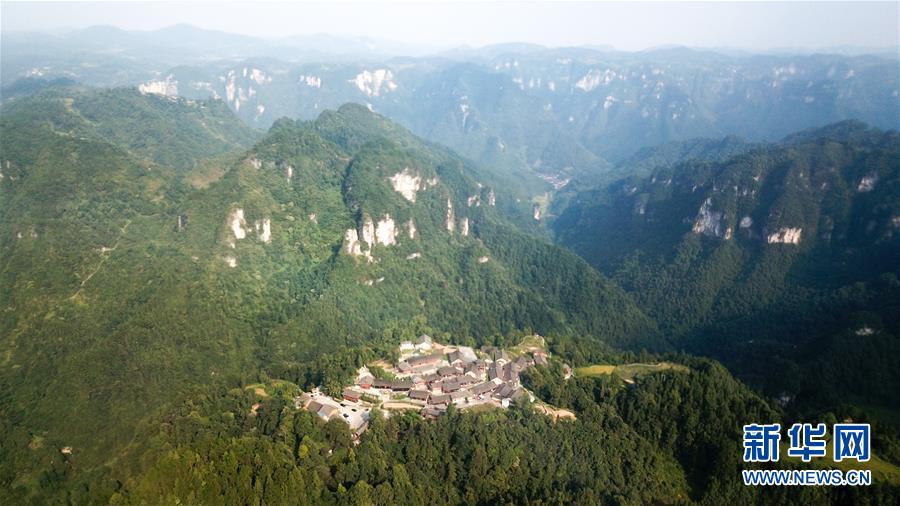 （在習(xí)近平新時(shí)代中國(guó)特色社會(huì)主義思想指引下&mdash;&mdash;新時(shí)代新作為新篇章&middot;總書記關(guān)切脫貧事&middot;圖文互動(dòng)）（1）精準(zhǔn)扶貧：提速脫貧奔小康