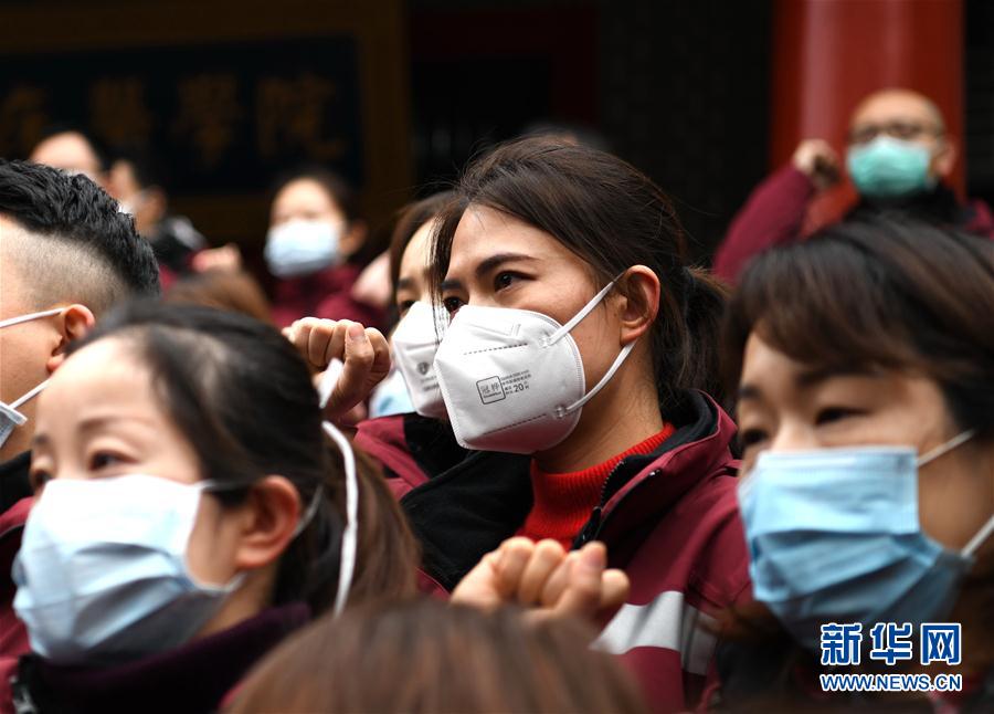 (在習(xí)近平新時代中國特色社會主義思想指引下——新時代新作為新篇章·習(xí)近平總書記關(guān)切事·圖文互動)(2)口罩擋不住你的美——戰(zhàn)“疫”一線巾幗掠影