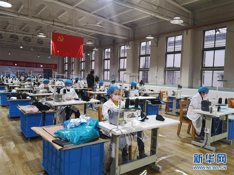 (在習(xí)近平新時代中國特色社會主義思想指引下——新時代新作為新篇章·習(xí)近平總書記關(guān)切事·圖文互動)(11)口罩擋不住你的美——戰(zhàn)“疫”一線巾幗掠影