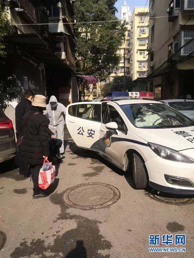 （習近平致敬的戰(zhàn)&ldquo;疫&rdquo;英雄&middot;公安干警篇&middot;圖文互動）（5）他們，抗疫一線鑄警魂