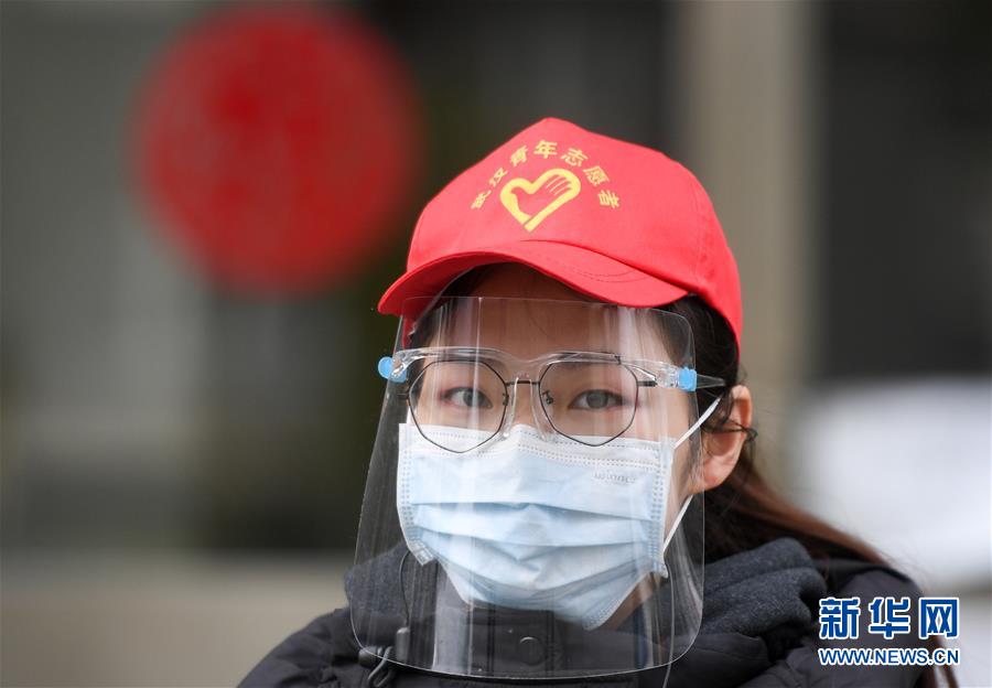 （習(xí)近平致敬的戰(zhàn)&ldquo;疫&rdquo;英雄&middot;志愿者篇&middot;圖文互動）（4）他們，微光成炬照征程