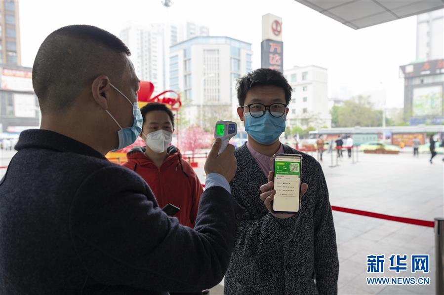 (在習(xí)近平新時(shí)代中國特色社會主義思想指引下——新時(shí)代新作為新篇章·習(xí)近平總書記關(guān)切事·圖文互動(dòng))(6)讓城市更聰明 讓經(jīng)濟(jì)更智慧——各地加快形成數(shù)字新動(dòng)能促經(jīng)濟(jì)社會行穩(wěn)致遠(yuǎn)