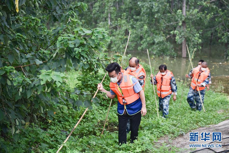 （在習(xí)近平新時代中國特色社會主義思想指引下&mdash;&mdash;新時代新作為新篇章&middot;習(xí)近平總書記關(guān)切事&middot;圖文互動）（2）戰(zhàn)疫魔,斗洪魔&mdash;&mdash;湖北全力應(yīng)對防疫、防汛疊加&ldquo;雙考&rdquo;