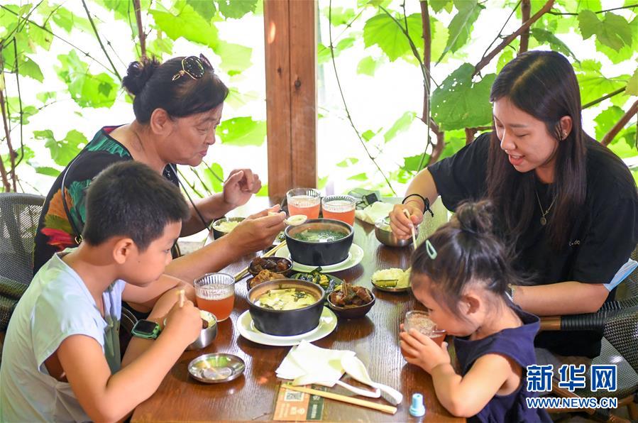 （在習近平新時代中國特色社會主義思想指引下&mdash;&mdash;新時代新作為新篇章&middot;習近平總書記關(guān)切事&middot;圖文互動）（6）珍惜盤中餐，狠剎浪費風&mdash;&mdash;各地積極行動堅決制止餐飲浪費
