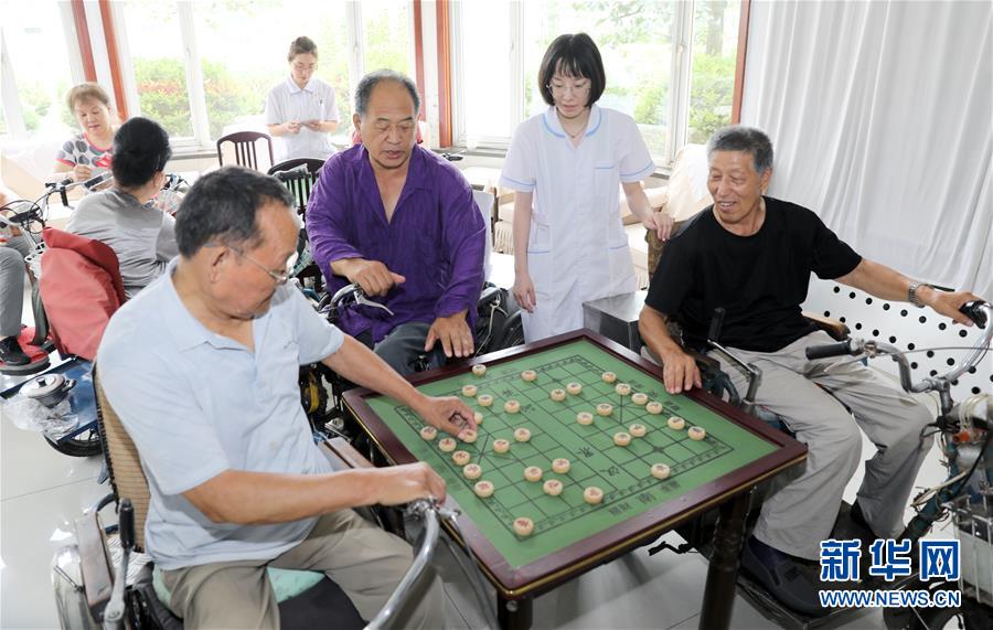 （習(xí)近平的小康故事&middot;新華視界&middot;圖文互動）（6）&ldquo;讓每個人都有人生出彩的機(jī)會&rdquo;&mdash;&mdash;習(xí)近平和人民教育的故事