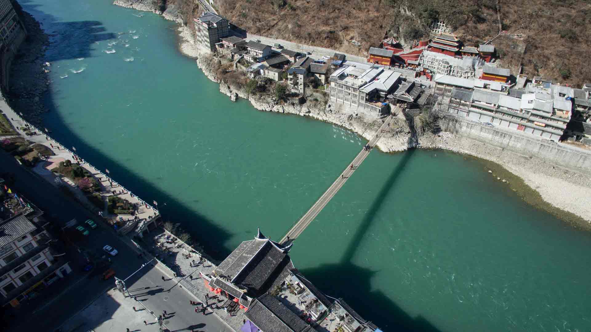 訪(fǎng)大渡河探瀘定橋 感受世界軍史奇跡