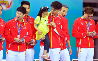 【全運會&middot;多棱鏡】和爸爸一起領(lǐng)獎