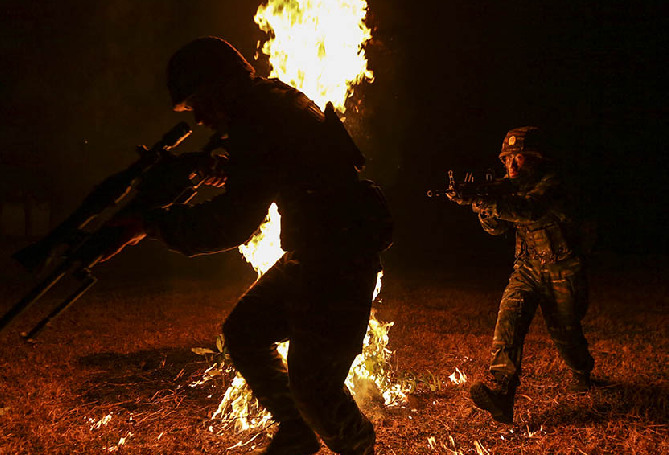 強軍DNA|福利貼，快來瞧狙擊手的瞄準鏡里是啥樣