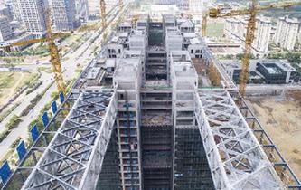 武漢大跨度&ldquo;回&rdquo;字型空中連廊合龍