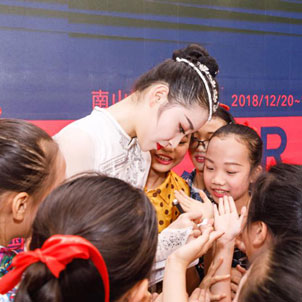 【青春的故事】青春舞動(dòng)民族之美&mdash;&mdash;專訪中央民族大學(xué)舞蹈學(xué)院學(xué)生李美靜