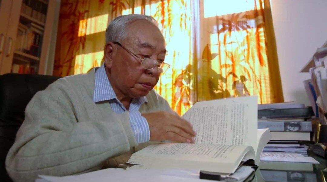 高擎信仰之炬&mdash;&mdash;追記東北師范大學榮譽教授鄭德榮