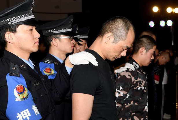 陜西省西安市新城區(qū)人民法院依法對(duì)韓某某等8人非法高利放貸、暴力討債涉黑一案公開(kāi)宣判