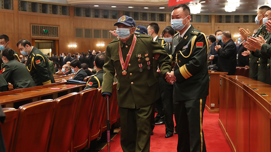 志愿軍老戰(zhàn)士、老同志入場