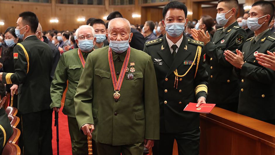 志愿軍老戰(zhàn)士、老同志入場