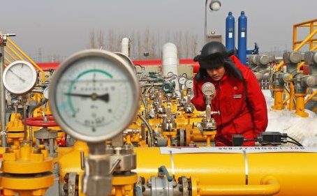 這個春節(jié)，他們留在工地和單位過年