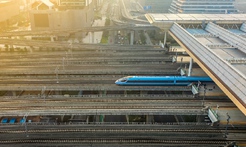 在沒有路的地方，中國探出一條條新路