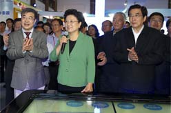 劉延?xùn)|、郭金龍參加2016年全國科技活動周活動