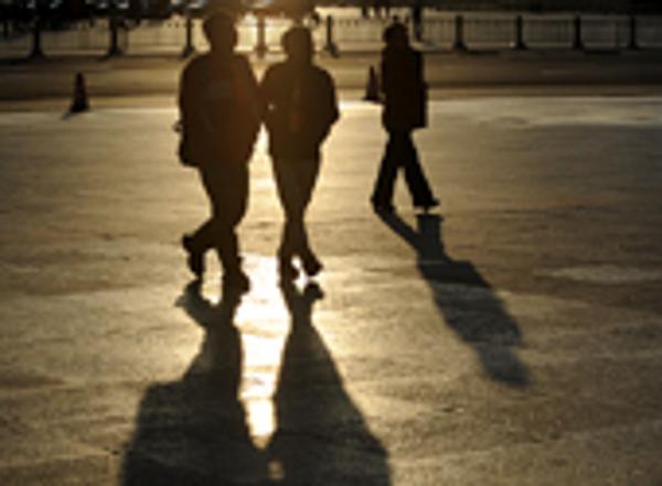 大會(huì)閉幕，廣場(chǎng)上來(lái)的最早的還是新聞?dòng)浾? /></a></p>
<p class=