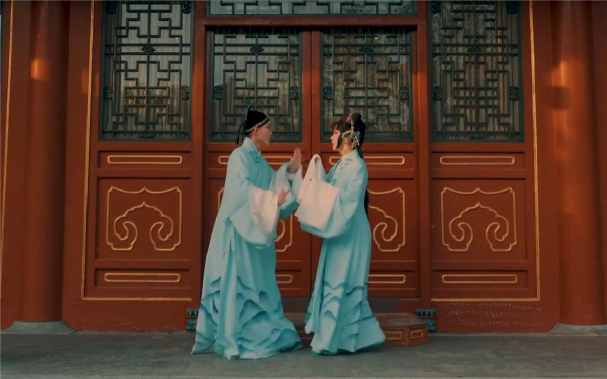 如花美眷，似水流年，說(shuō)的是戲中詞，道的是人間情