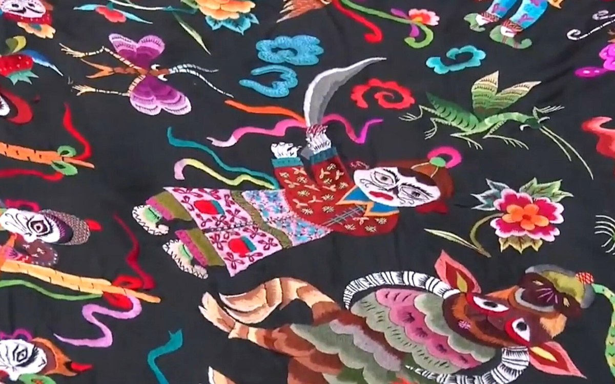 苗繡繡品慢慢得到市場認(rèn)可，回鄉(xiāng)的繡娘逐漸多了起來