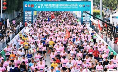 從沙漠跑向綠洲！&ldquo;塞上明珠&rdquo;用馬拉松促城市轉(zhuǎn)型