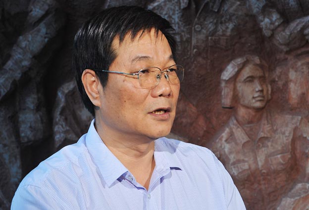 我們把黨的政治優(yōu)勢(shì)和現(xiàn)代企業(yè)制度優(yōu)勢(shì)結(jié)合起來(lái)，建立完善決策、執(zhí)行、監(jiān)督三個(gè)體系。