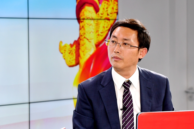 繼往是為了開來，那么開什么來？我們的未來是什么？我們現(xiàn)在站在什么歷史方位上？往哪里去走？