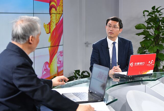 您再給我們梳理一下，黨章中有關(guān)&ldquo;基本路線&rdquo;的修改情況。