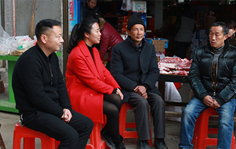 克難，帶領村民改變家鄉(xiāng)落后面貌