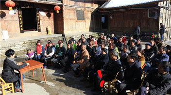 既要做好精準(zhǔn)脫貧，也要全力推動(dòng)鄉(xiāng)村振興