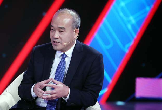 年輕人要有遠(yuǎn)大理想，要了解到科技的核心要素所在，專心，靜下心來打好基礎(chǔ)。