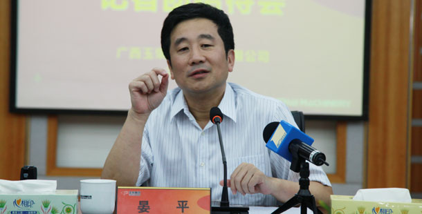 玉柴集團(tuán)公司董事局主席晏平&mdash;&mdash;大家可能不一定認(rèn)識(shí)我，但是大家一定坐過裝配玉柴發(fā)動(dòng)機(jī)的客車、公交車，因?yàn)橛癫癜l(fā)動(dòng)機(jī)裝配在全國超過60%的客車、公交車上。玉柴發(fā)動(dòng)機(jī)能夠陪伴大家上班、回家、逛街，我很自豪。我們將繼續(xù)制造更多更好的綠色產(chǎn)品，造福社會(huì)和百姓。