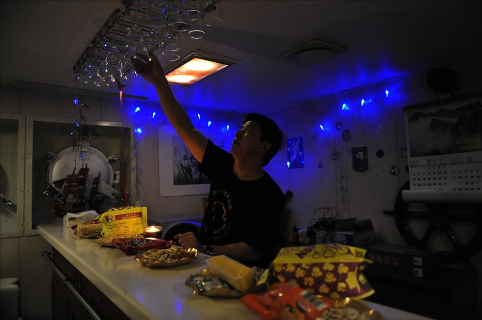 &ldquo;雪龍&rdquo;號(hào)開放酒吧(高清)