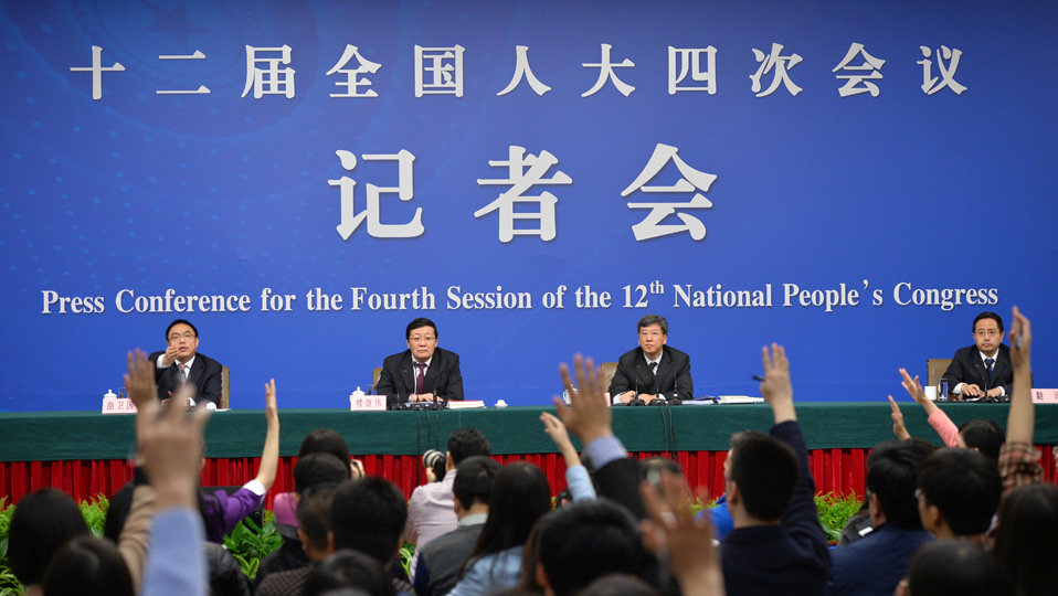 樓繼偉就&ldquo;財(cái)政工作和財(cái)稅改革&rdquo;答記者問