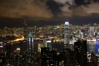 中央對(duì)香港行政長(zhǎng)官是有標(biāo)準(zhǔn)的，是一貫的