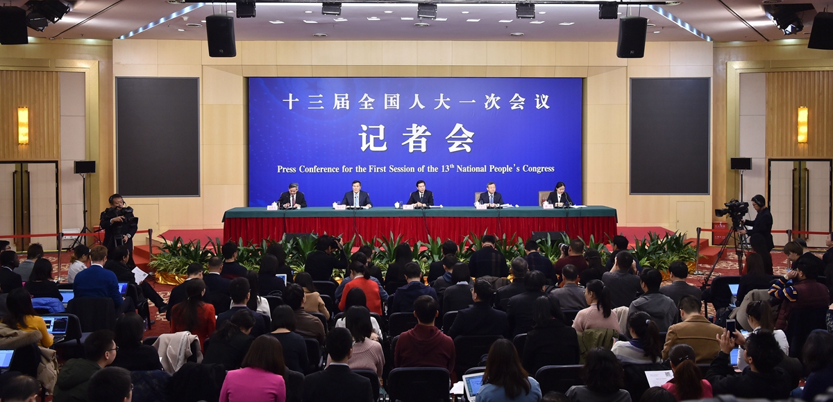 商務部部長鐘山等就&ldquo;推動形成全面開放新格局 推動商務事業(yè)高質量發(fā)展&rdquo;答記者問