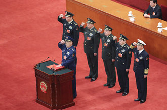 中央軍委副主席、委員進行憲法宣誓