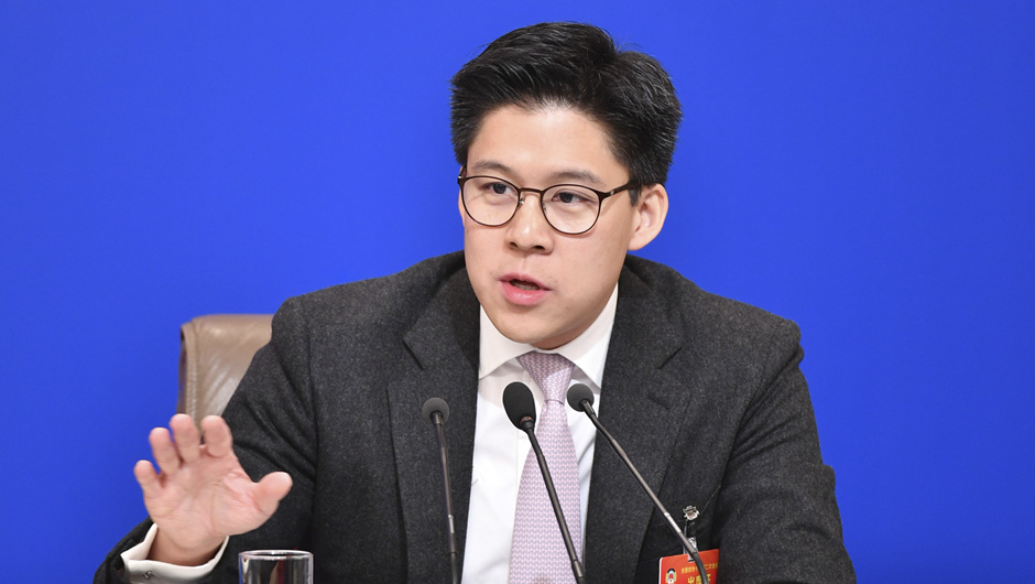 全國(guó)政協(xié)委員、中國(guó)香港體育協(xié)會(huì)暨奧林匹克委員會(huì)副會(huì)長(zhǎng)、霍英東集團(tuán)副總裁 霍啟剛