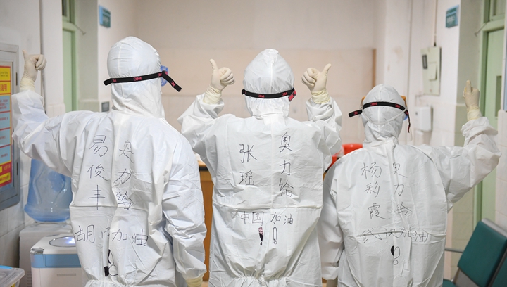 辛識平：白衣如戰(zhàn)袍，字字見仁心