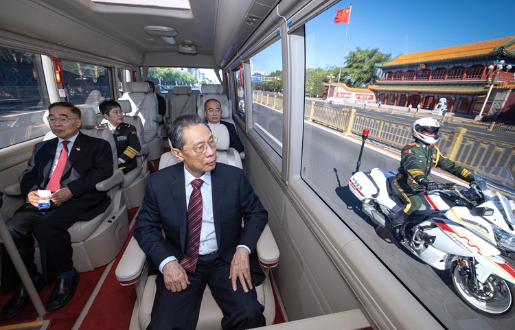 學(xué)習(xí)快評丨以國之名向最美天使致敬！