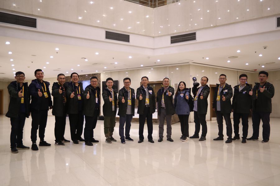 新華網(wǎng)國(guó)慶前方報(bào)道團(tuán)隊(duì)，出發(fā)啦！