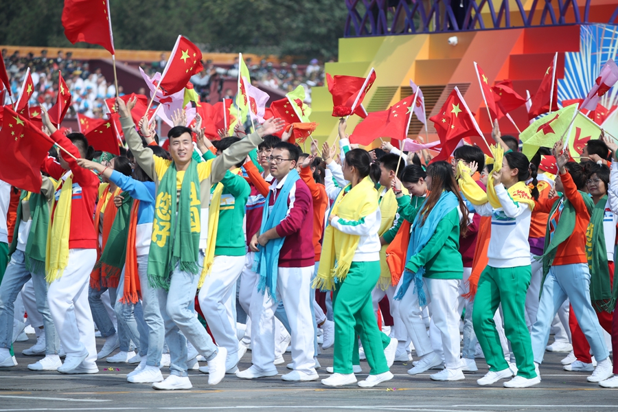 群眾大游行，歡樂(lè)的海洋！