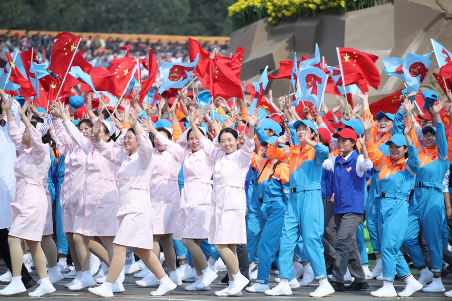 群眾大游行，歡樂(lè)的海洋！