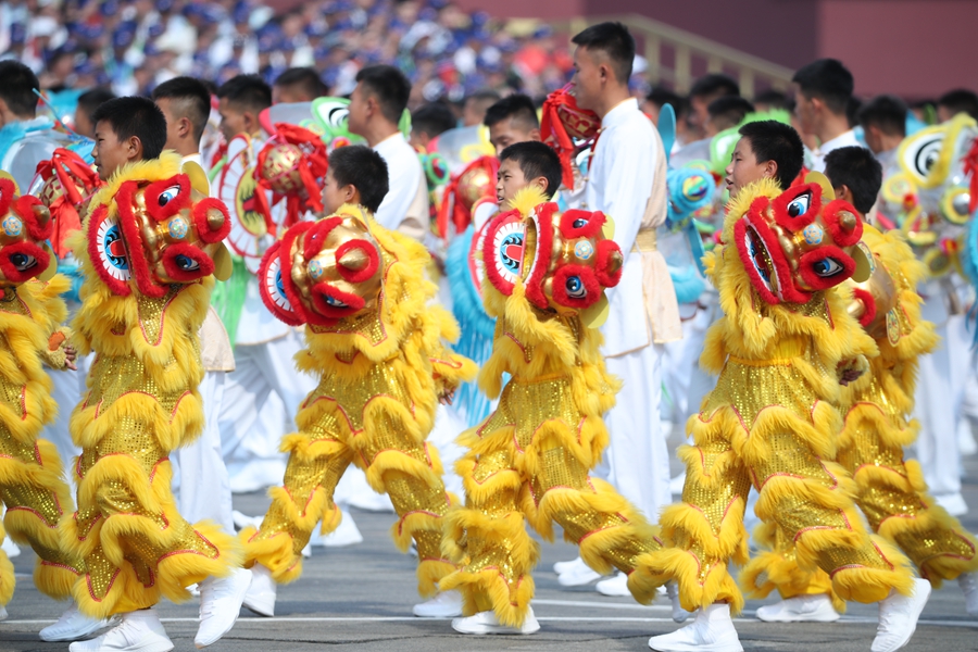 群眾大游行，歡樂(lè)的海洋！