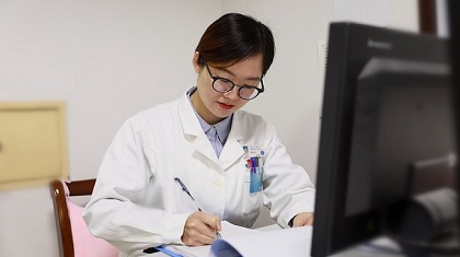 有才！這位女醫(yī)生自創(chuàng)說(shuō)唱視頻，讓科普更&ldquo;接地氣&rdquo;