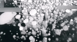 夢幻！日本北海道阿寒湖現(xiàn)&ldquo;冰泡&rdquo;&ldquo;霜花&rdquo;奇景