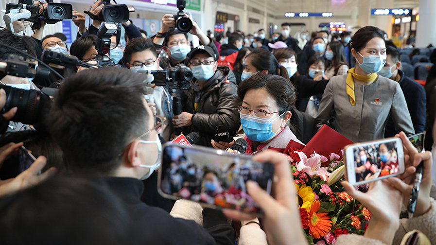 武漢櫻花爛漫，抗疫英雄歸來