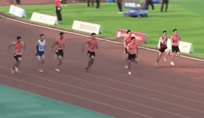 9秒98！蘇炳添創(chuàng)國(guó)內(nèi)男子百米最佳戰(zhàn)績(jī)